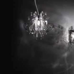 Modern chandelier with radial structure with transparent crystals